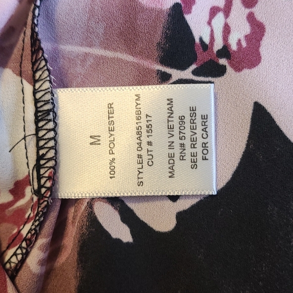 Quintessential Split Sleeve Blouse - Picture 10 of 14